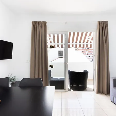 Home2book Americas Coastal Apt, Pool & Terrace أرونا
